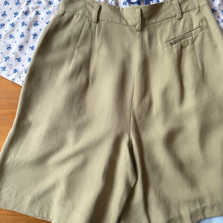 khaki shorts
