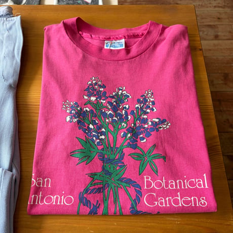 floral print tee