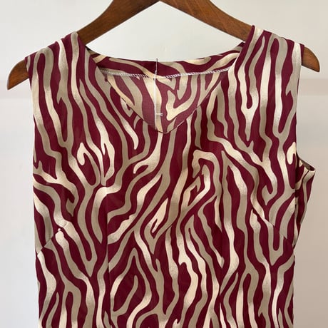 design sleeve less dress