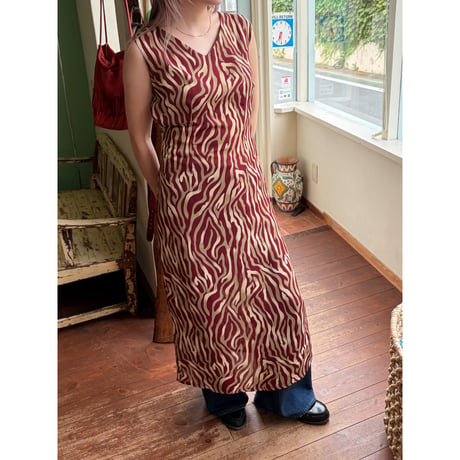 design sleeve less dress
