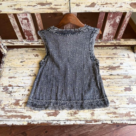 made in Italy embroidery sleeve less tops
