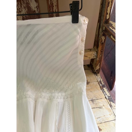made in India embroidery design skirt  ⚪️