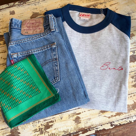 Bent raglan logo tee