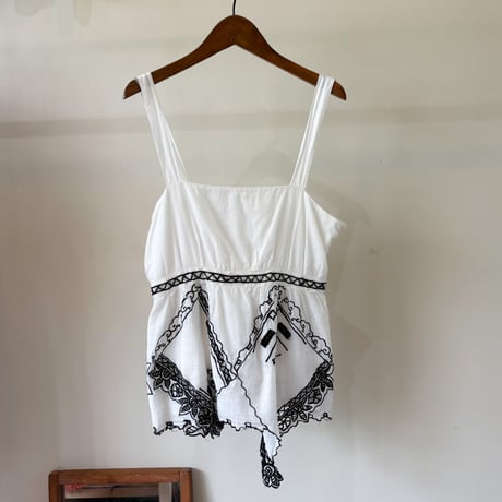 cutwork sleeve less tops　⚪️