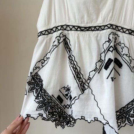 cutwork sleeve less tops　⚪️