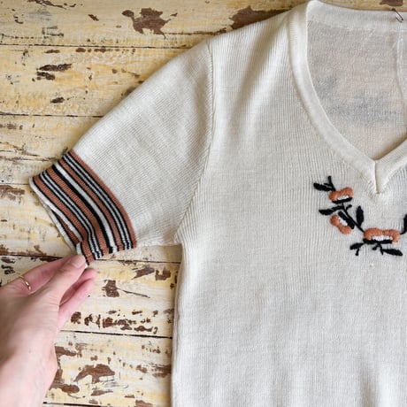 design knit tops ⚪️