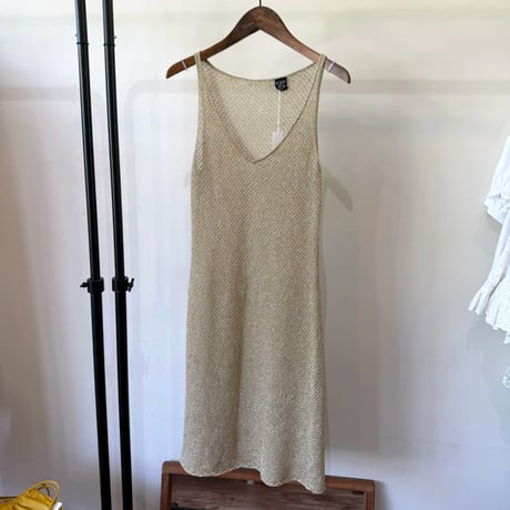 gold sleeveless dress