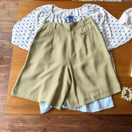 khaki shorts