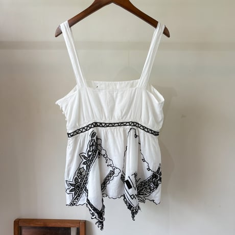 cutwork sleeve less tops　⚪️
