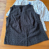 ❤️ご成約済み❤️black sleeve less cutwork lace tops