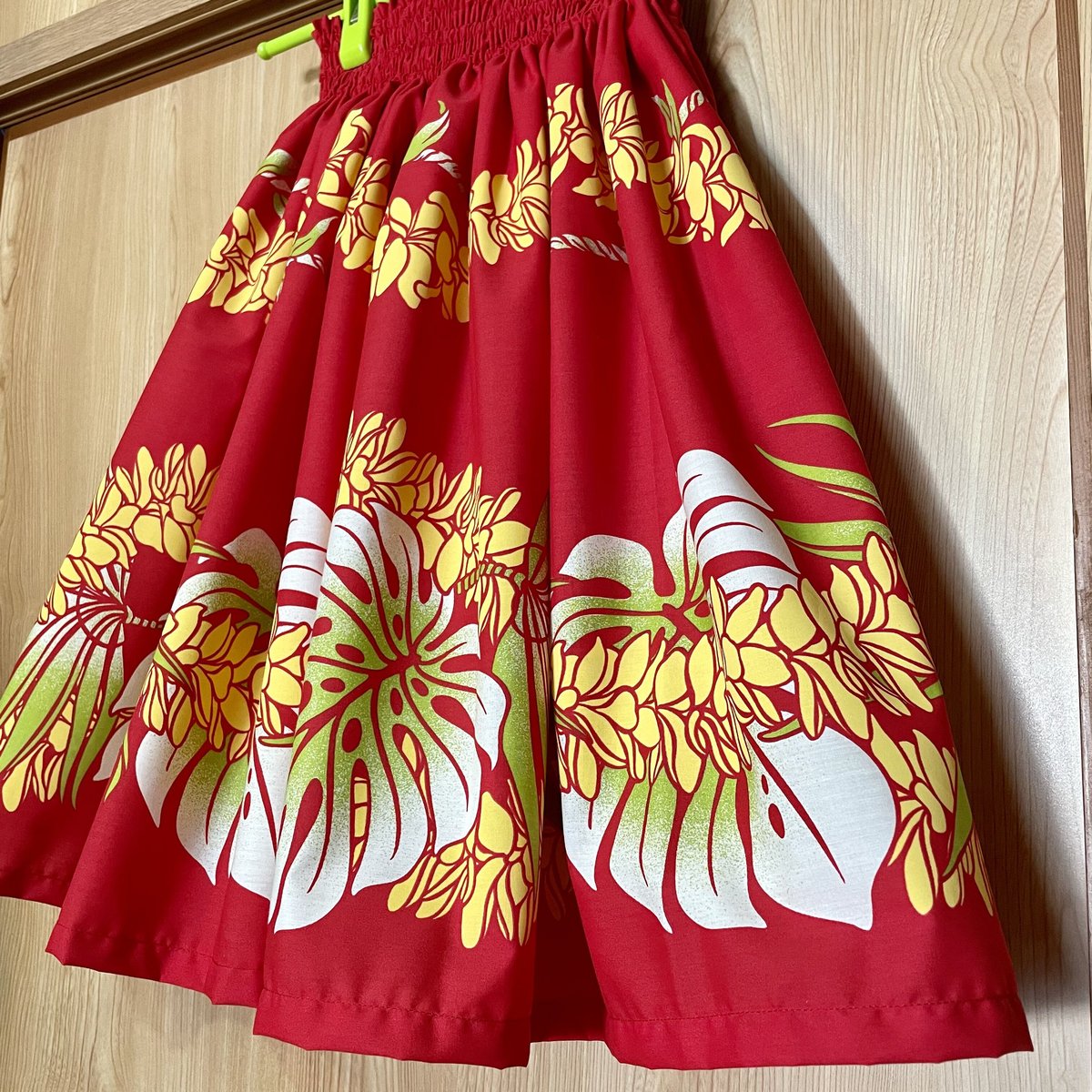 【美品 フラダンス衣装】レッド Tahiti Imports パウスカート 花柄 美品 フラダンス衣装】レッド Tahiti Imports パウスカート 花柄