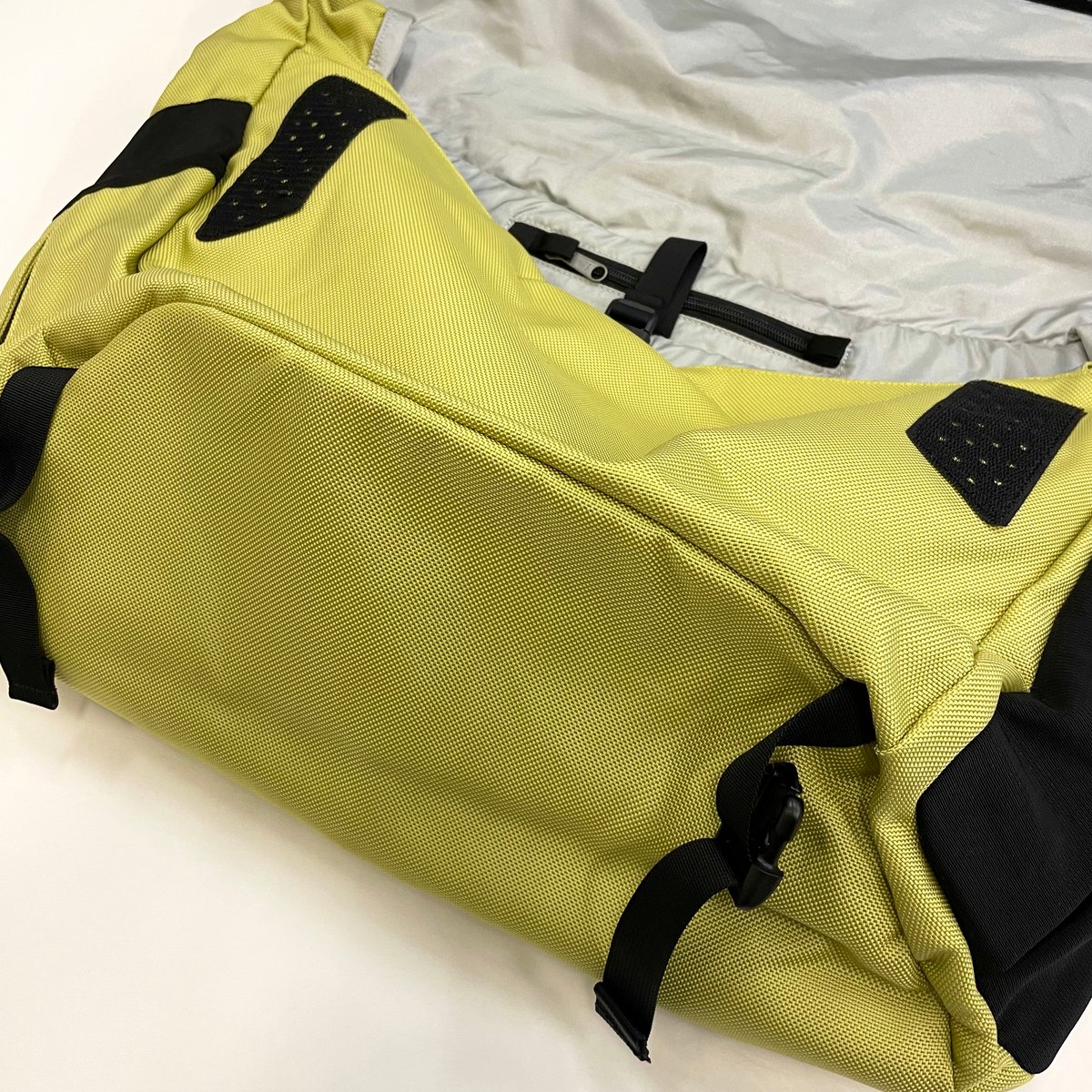 00's Patagonia Critical Mass Bag 