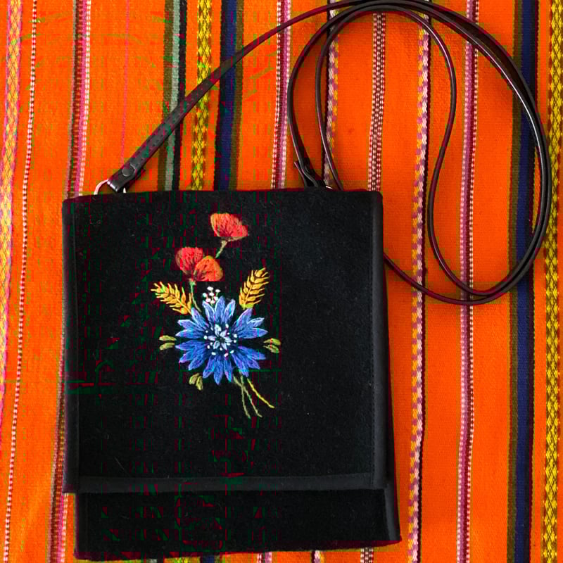 新品 トリーバーチ ショルダーバッグ ひまわり刺繍 新品 トリーバーチ ショルダーバッグ ひまわり刺繍