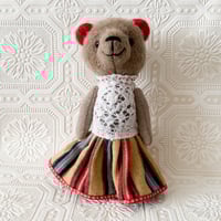 Sirjeさんのぬいぐるみ＊ニットレース＆民族衣装スカートベアANUちゃん