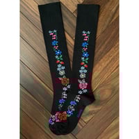 Kikucönia＊Muhu刺繍柄ニーソックス【Black】