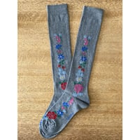 Kikucönia＊Muhu刺繍柄ニーソックス《Gray》