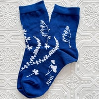 エストニアの森に咲く植物柄ショート丈ソックス