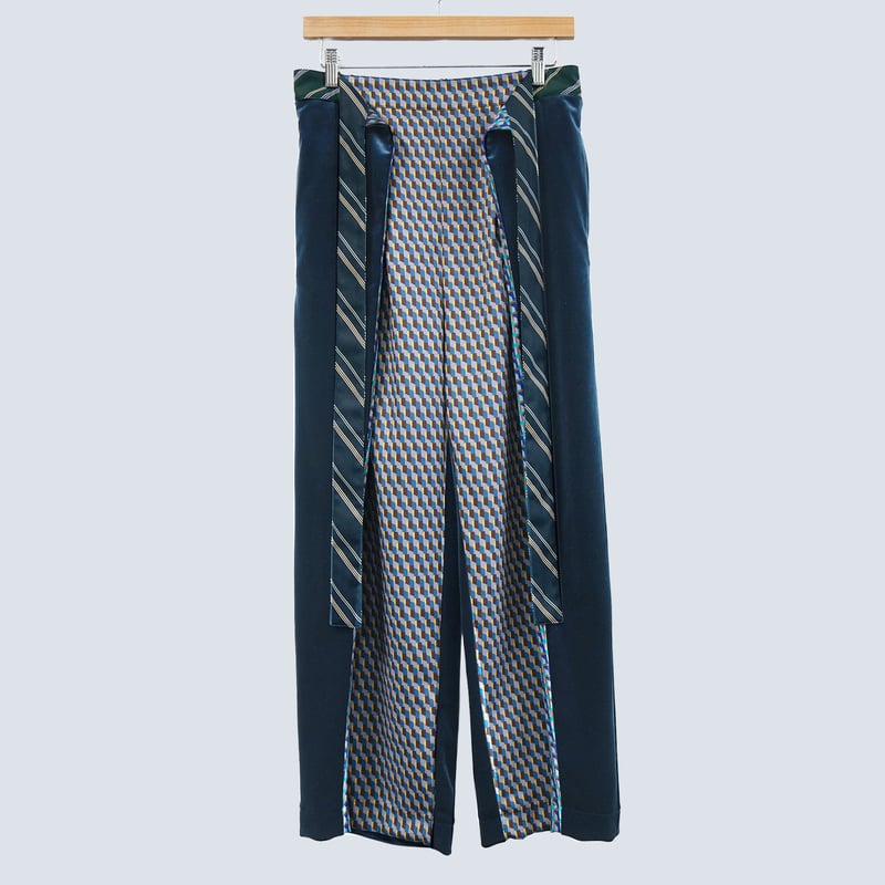 ALBOVEミルキーウェイ　ペイズリー柄クロスショルダーブラ　ネイビー ALBOVEミルキーウェイ ペイズリー柄クロスショルダーブラ ネイビー