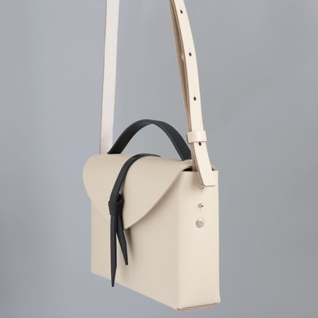 [ ori series]  折り ボックスバッグ スリム＃ベージュｘ 黒  / ori box bag slim  #beige x black