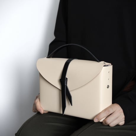 [ ori series]  折り ボックスバッグ スリム＃ベージュｘ 黒  / ori box bag slim  #beige x black