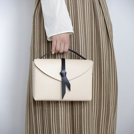 [ ori series]  折り ボックスバッグ スリム＃ベージュｘ 黒  / ori box bag slim  #beige x black