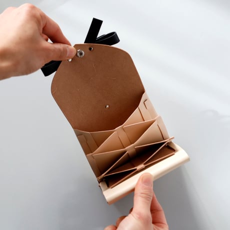 [sou series]  リボン ショートウォレット ベージュx黒/ ribbon short wallet beigexblack