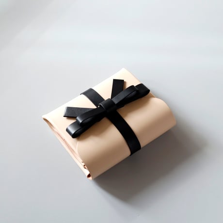 [sou series]  リボン ショートウォレット ベージュx黒/ ribbon short wallet beigexblack