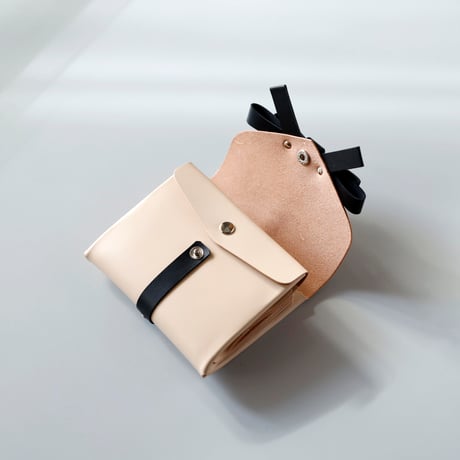 [sou series]  リボン ショートウォレット ベージュx黒/ ribbon short wallet beigexblack