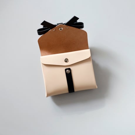 [sou series]  リボン ショートウォレット ベージュx黒/ ribbon short wallet beigexblack