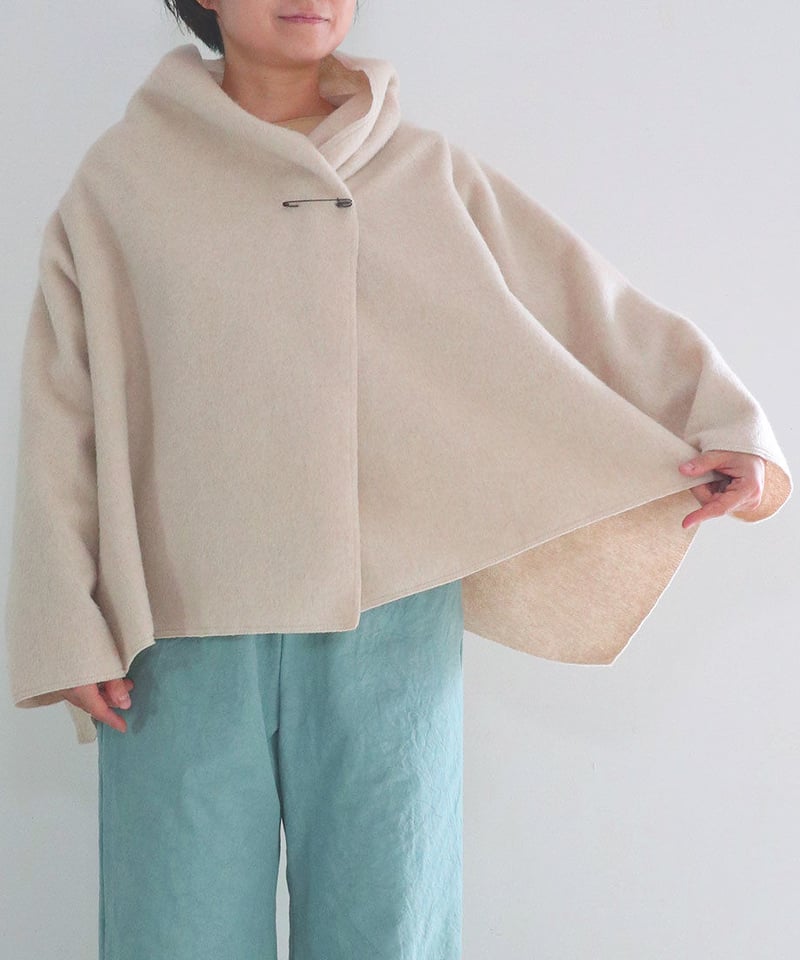 cecilie telle ハイネックポンチョ 見苦しい
