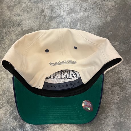 日本未発売モデル  Mitchell &Ness YANKEES collection カーブバイザー STONE/NAVY M-07
