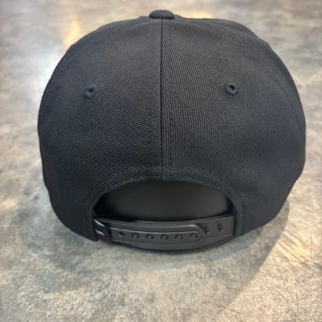 USA買付 RVCA Flight Snapback Hat - Black　US-49