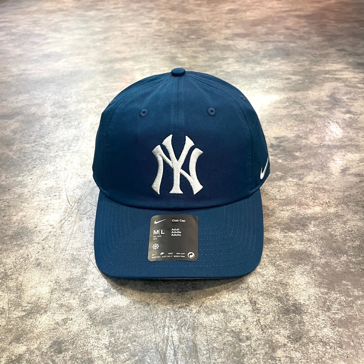 日本未発売モデル　NewYork Yankees × NIKE 未使用 日本未発売モデル NIKE×NEW YORK YANKEES Club CAP カラー/AQ