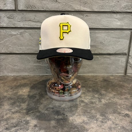 日本未発売モデル  Mitchell &Ness Pittsburgh Piratesカーブバイザー STONE/BLACK M-25