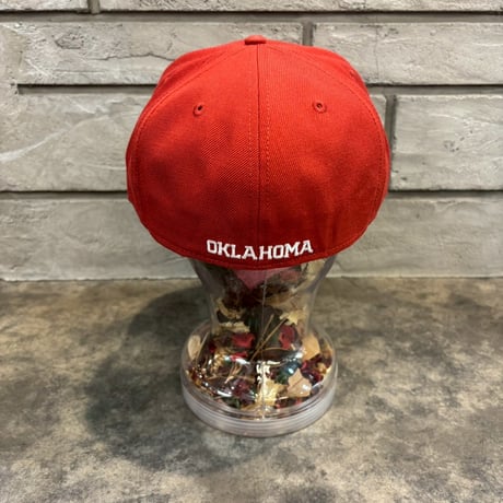 USA買付　Oklahoma Sooners Top of the World Team Color Fitted Hat - RED 7 2/1 (59.6cm)　US-23