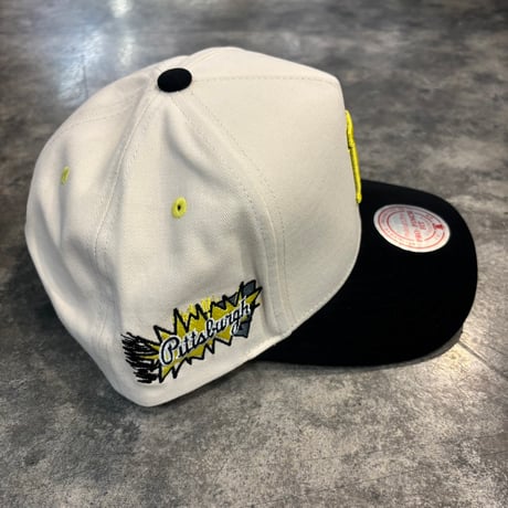 日本未発売モデル  Mitchell &Ness Pittsburgh Piratesカーブバイザー STONE/BLACK M-25
