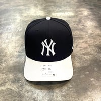日本未発売モデル  NIKE×NEWYORK YANKEES TWOTONE ネイビー　NIKE PRO DEEP カーブバイザー N-70