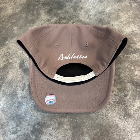 日本未発売モデル  Athletics Nike Rise Performance Adjustable Hat - Brown　Nー195