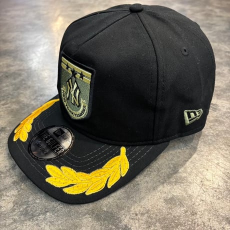 USA買付  New York Yankees 'Military Patch' Pre-Curved Golfer Snapback　NEWERA -52