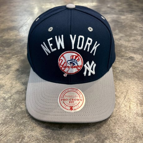 日本未発売モデル  Mitchell &Ness YANKEES collection カーブバイザー NAVY M-21