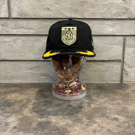 USA買付  New York Yankees 'Military Patch' Pre-Curved Golfer Snapback　NEWERA -52