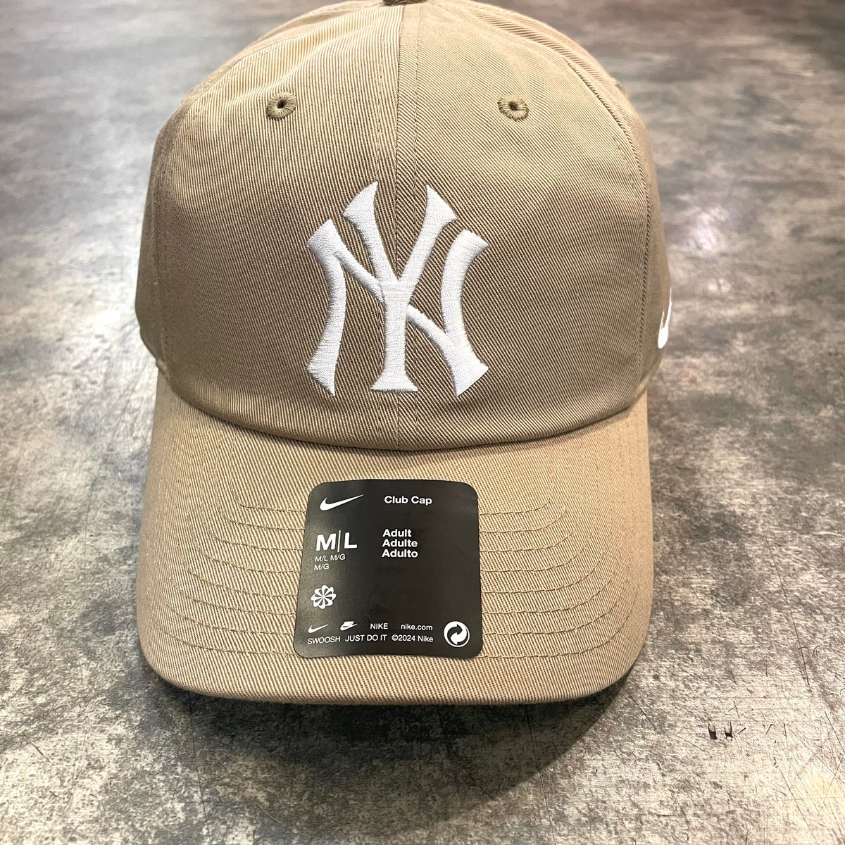 日本未発売モデル NIKE×NEW YORK YANKEES Club CAP カラー BE