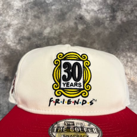 USA買付  NEW ERA × FRIENDS 30th Anniversary The Golfer Snapback Cap – White/Red　NEWERA-93