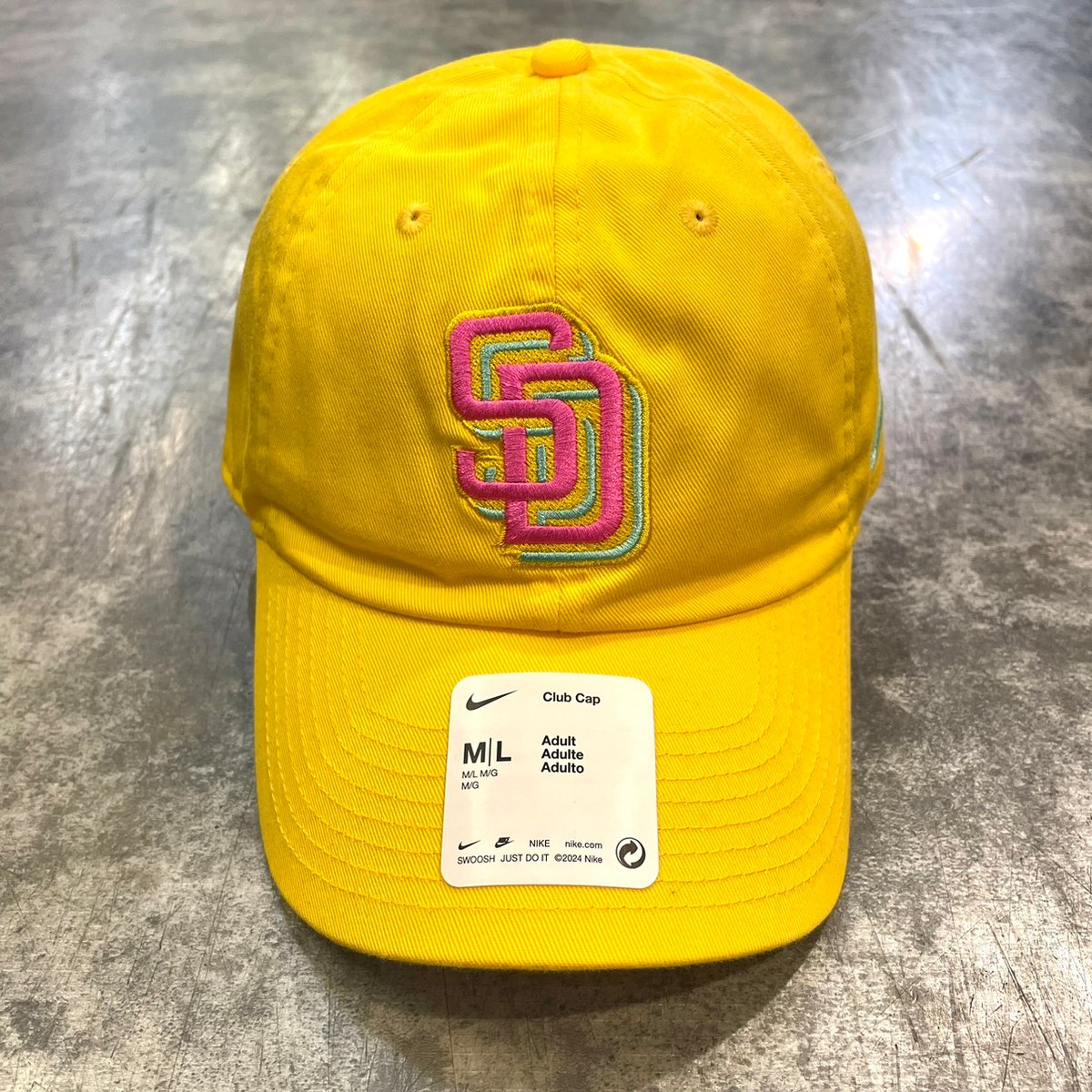 日本未発売モデル NIKE×San Diego Padres Club CAP YELLOW