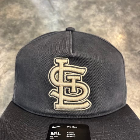 USA買付St. Louis Cardinals  Nike Monotone Pro Adjustable Hat - Anthracite N-204