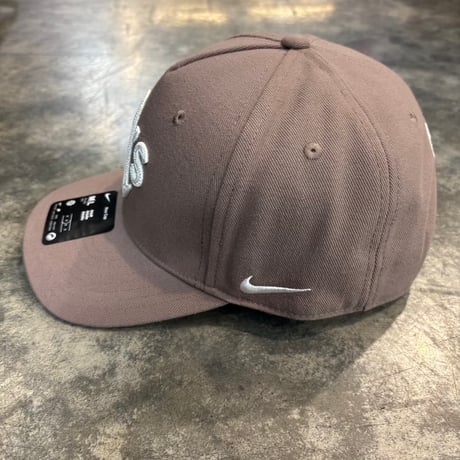 日本未発売モデル  Athletics Nike Rise Performance Adjustable Hat - Brown　Nー195