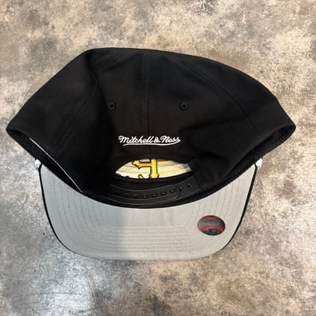 日本未発売モデル  Pittsburgh Pirates Mitchell & Ness Black Radiant Lines  BLACK M-24