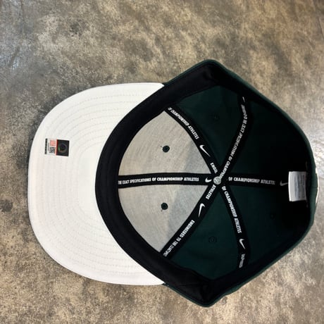 USA買付  Michigan State Spartans Nike Two-Tone Primetime Performance Fitted Hat - Green/White  N-189