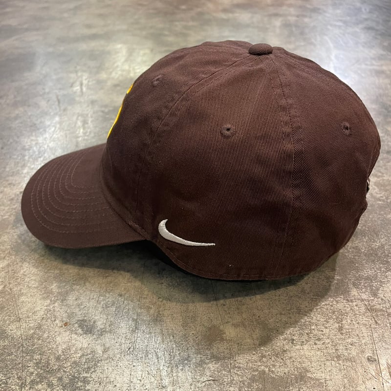 日本未発売モデル NIKE×San Diego Padres Club CAP BROWN N 日本未発売モデル NIKE×San Diego Padres Club CAP BROWN N