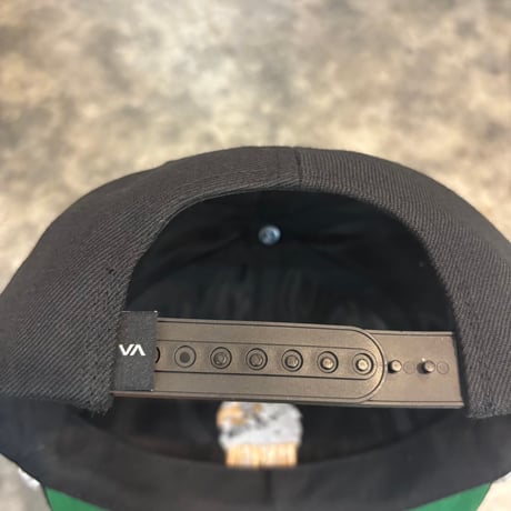 USA買付 RVCA Flight Snapback Hat - Black　US-49